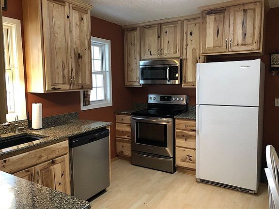 3rd image of 4411 Linden Dr