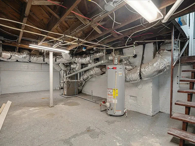 156 N Tucker St — Photo 23