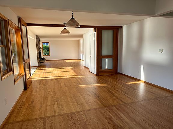 5th image of 15985 Euclid Ave NE