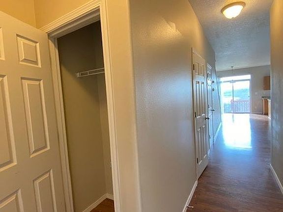 2nd image of 560 SE Heathcliff Ln