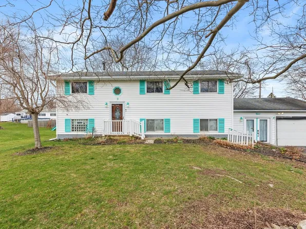9 Finnegan Way, Henrietta, NY 14467