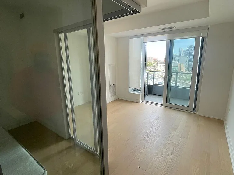 15 Wellington St S #703 — Photo 6