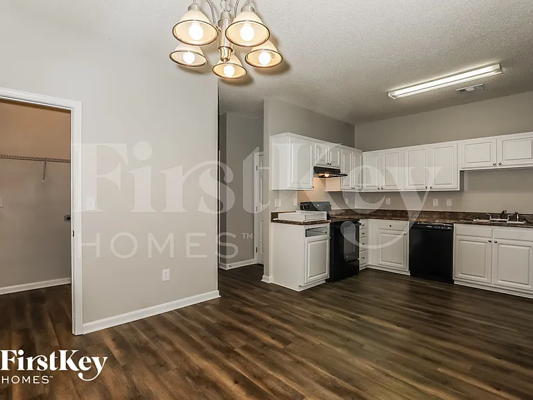 2411 Brianna Dr — Photo 7
