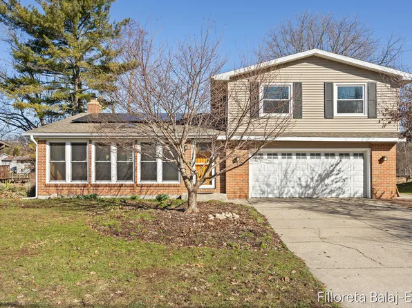 5023 Creekview Dr SE, Kentwood, MI 49508