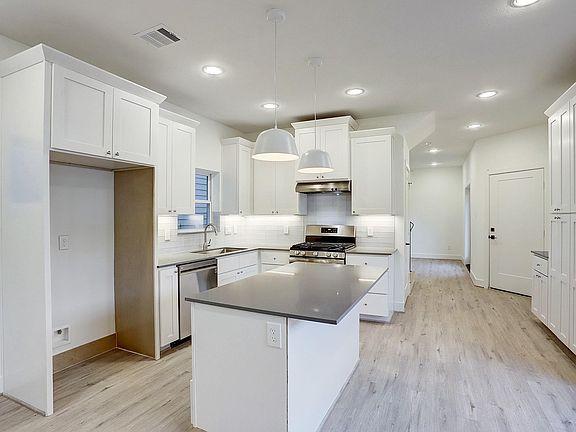 5th image of 7407 Rusk St #B