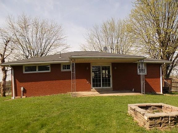 3rd image of 929 Hazel Dr