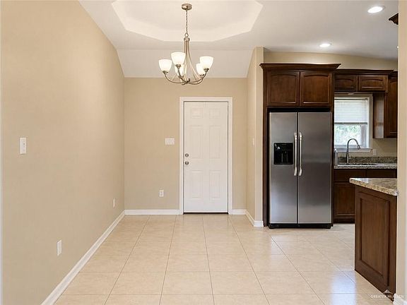 3rd image of 1003 E Nell Pool Dr