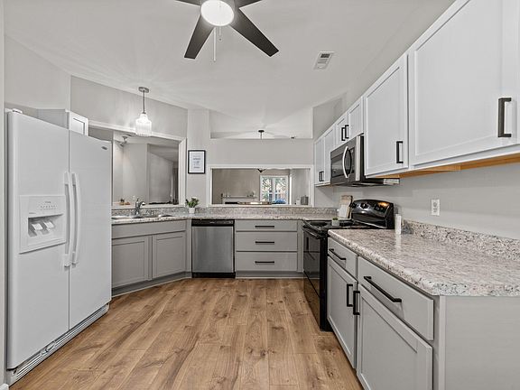2nd image of 6120 Sunpointe Dr APT 102