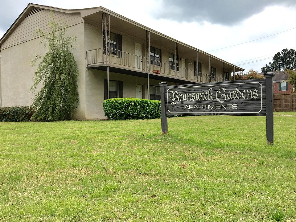 Professional manicured grounds