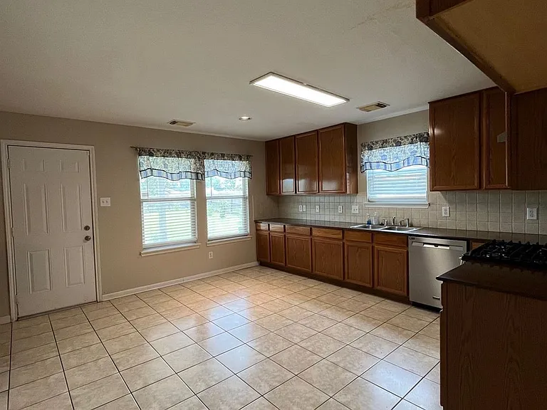 15202 Lynford Crest Dr — Photo 11