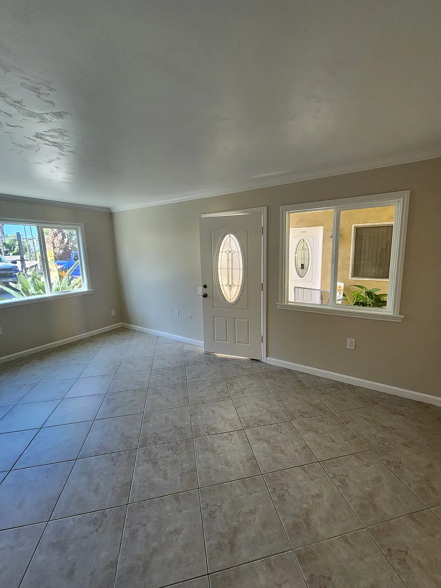 Building Photo - 216 Guajome St #A