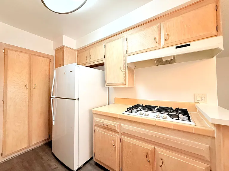 828 4th St #104 — Photo 9
