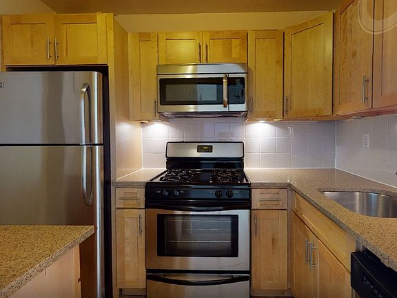 3rd image of 104-60 Queens Blvd #9P