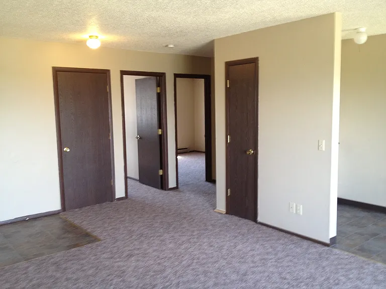 2220 E Foothills Dr — Photo 3
