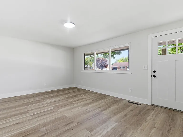 4731 Powell Rd — Photo 15