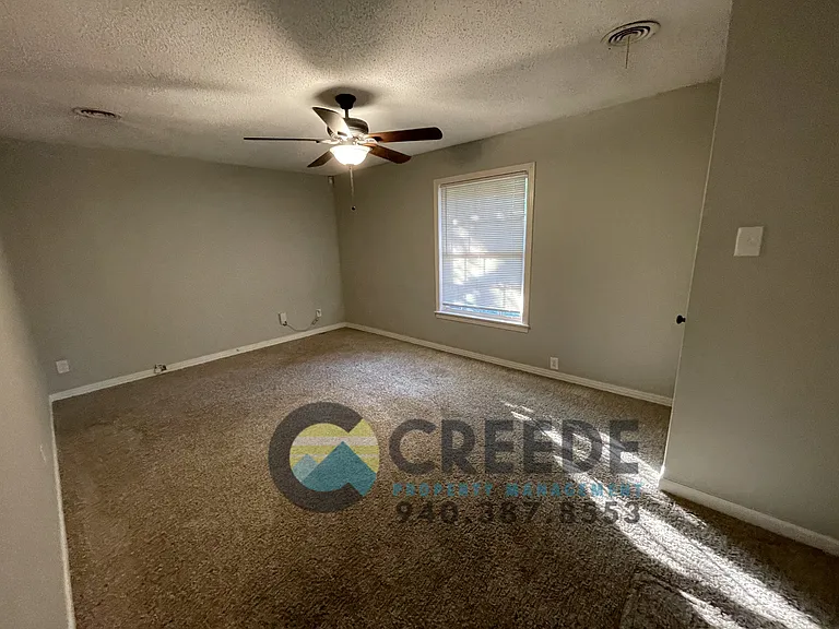 611 E University Dr — Photo 11
