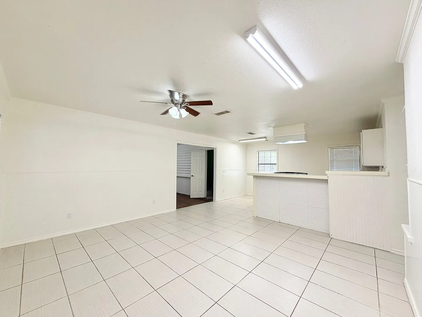 Quaint 3 bedroom, 1.5 bath in Euless — Photo 3