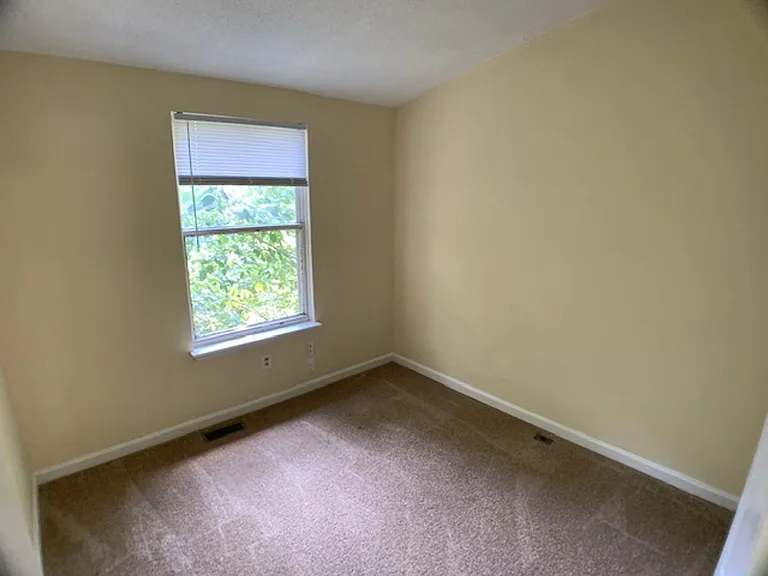 1806 Sara Ln — Photo 10