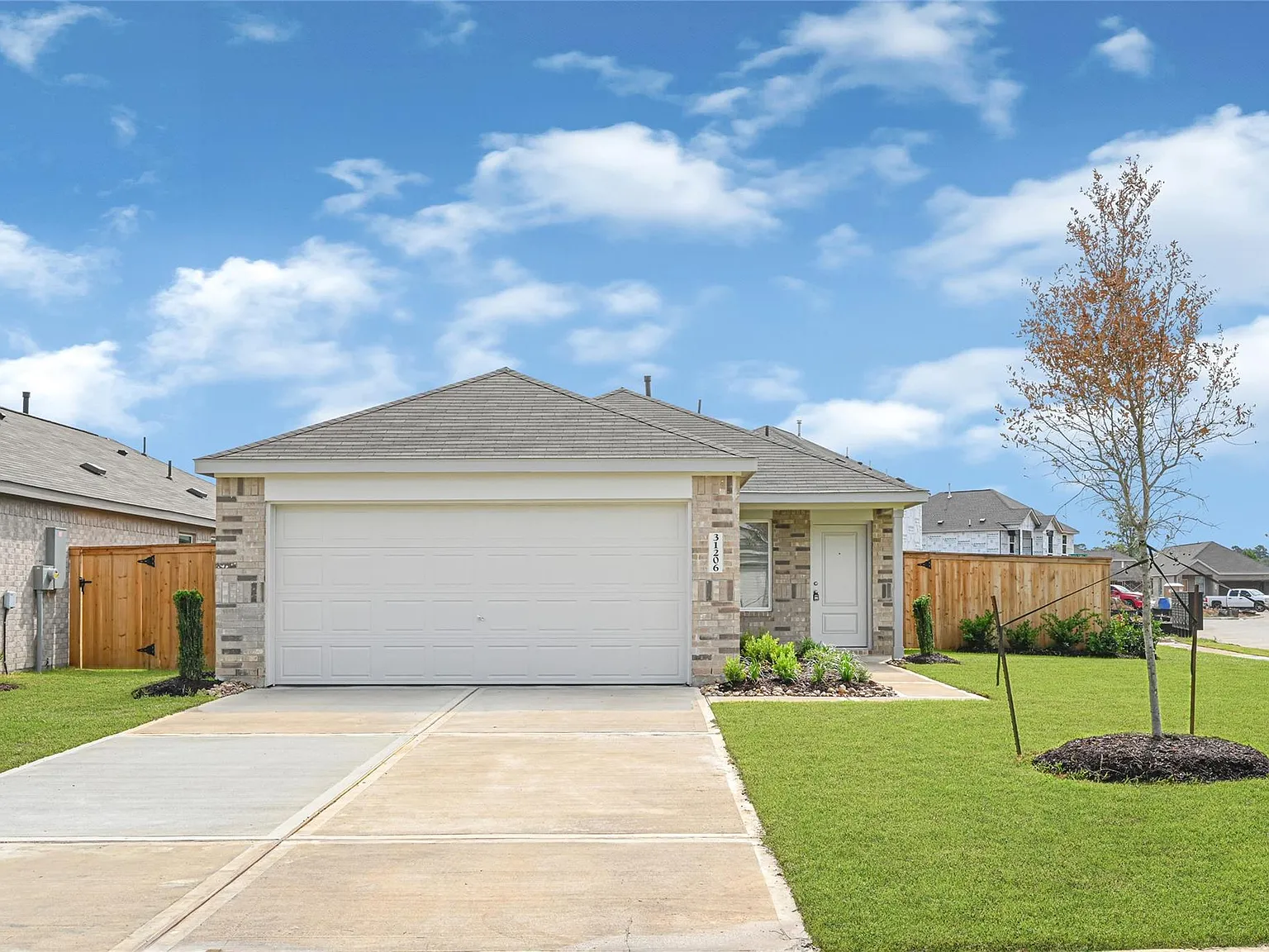 3 bed, 2.0 bath, 1311 sqft, $1,725 — Photo 1