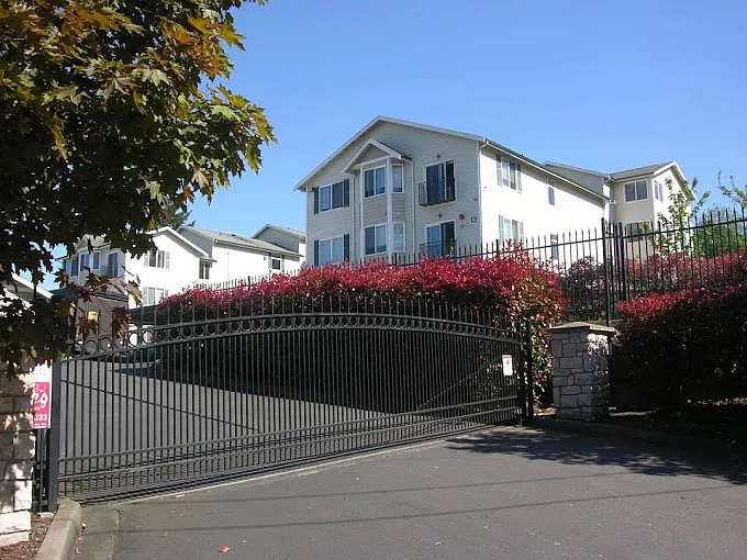 Oasis Apartments — Photo 6
