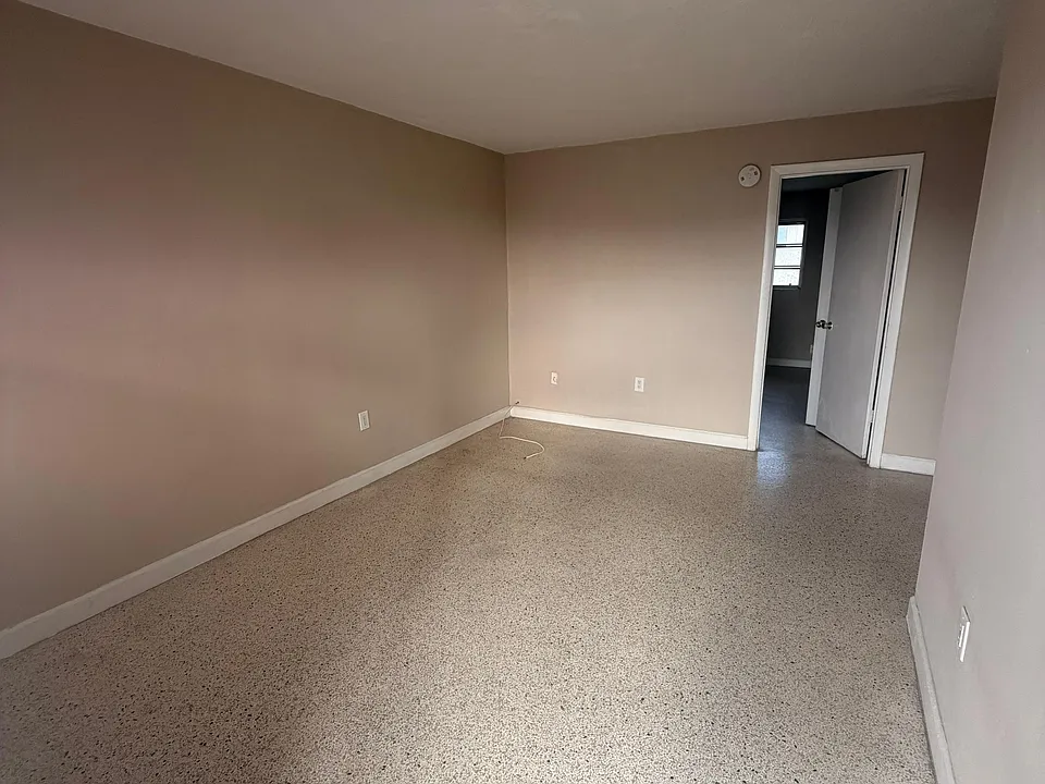 170 W 26th St #6