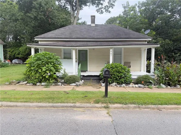 447 N 9th St, Griffin, GA 30223