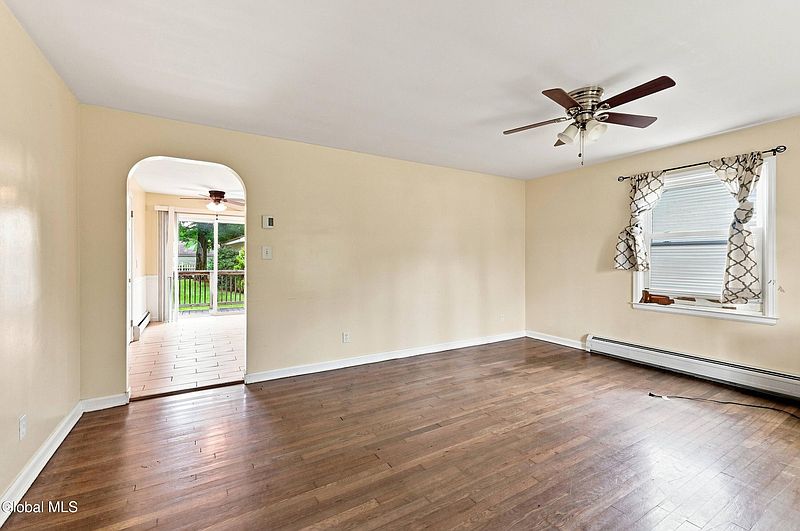 4th image of 77 Willow Street