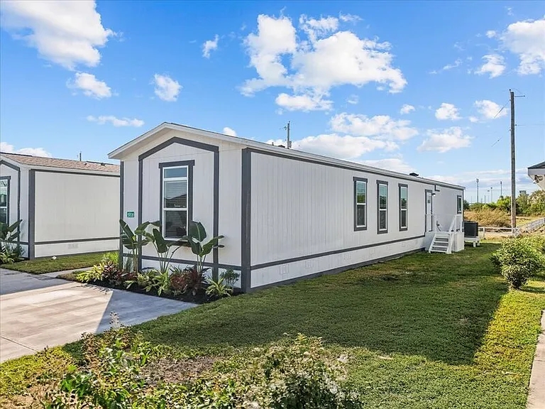 5110 Caicos Calle — Photo 50