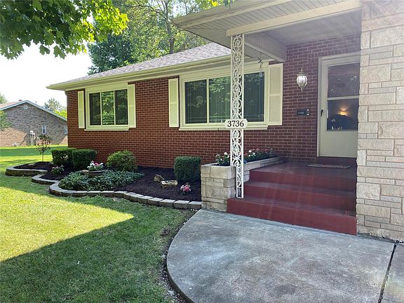 2nd image of 3736 Fairoaks Dr