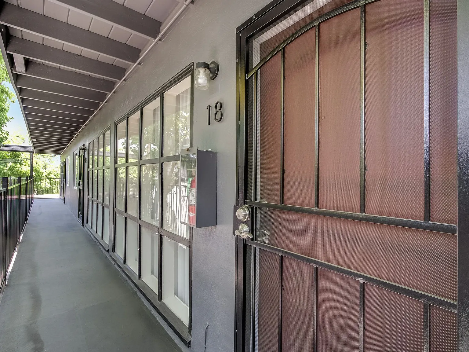 Sunset Crossings Apartments — Photo 3