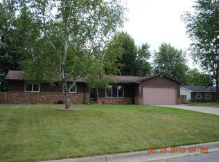 10215 Winding Creek Dr, Freeland, MI 48623