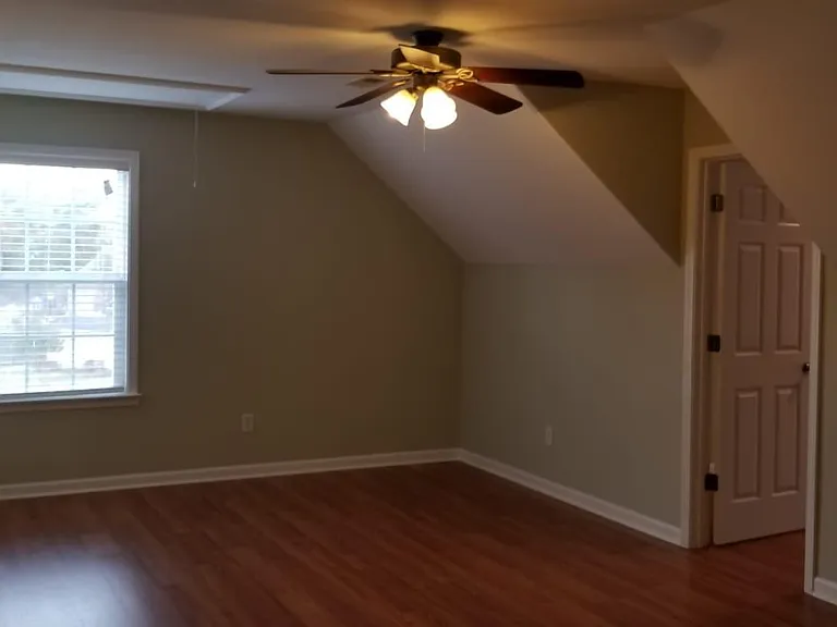 1718 Sterling Oaks Ln — Photo 12