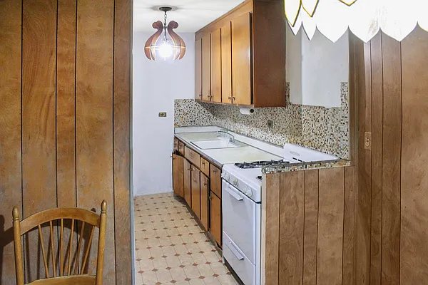 Sold by Thomas Lipovetsky, LREB | media 24