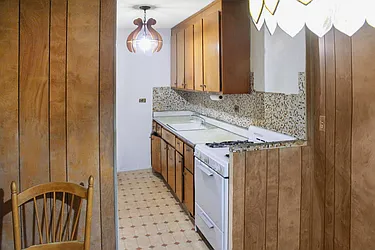 Sold by Thomas Lipovetsky, LREB