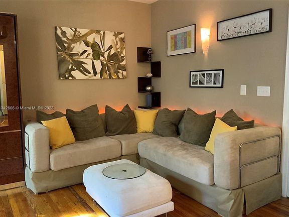 2nd image of 536 14th St APT 310