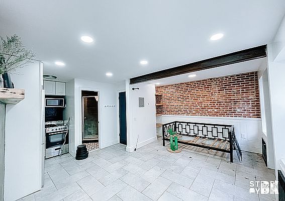 5th image of 511 Van Buren St #1B
