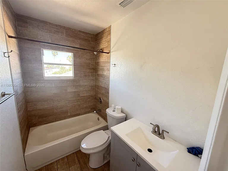 236 SW 10th Ave #B — Photo 8