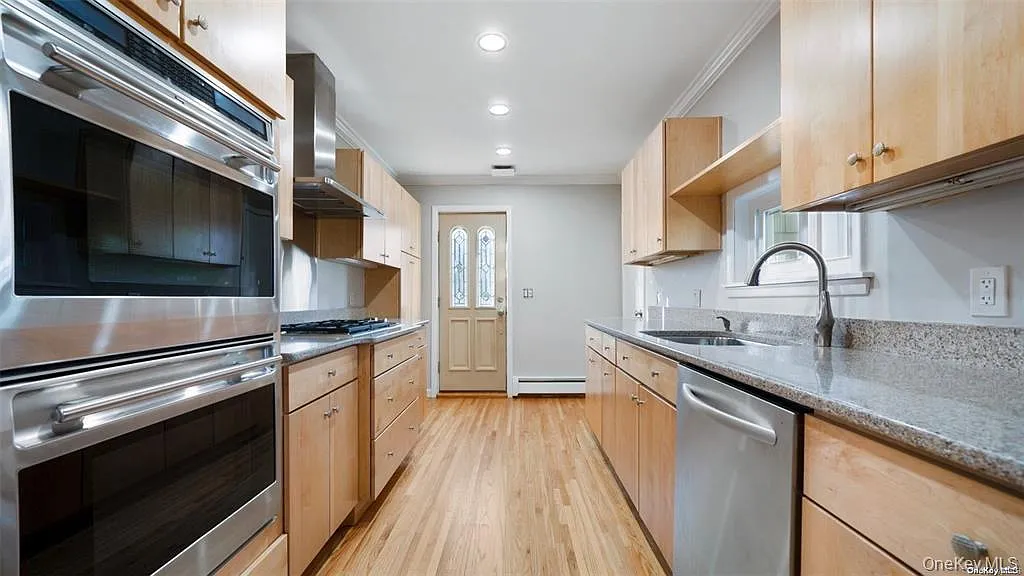 4 bed, 2316 sqft, $5,250 — Photo 3