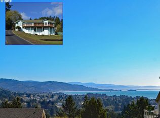 830 Riviera Ct, Brookings, OR 97415