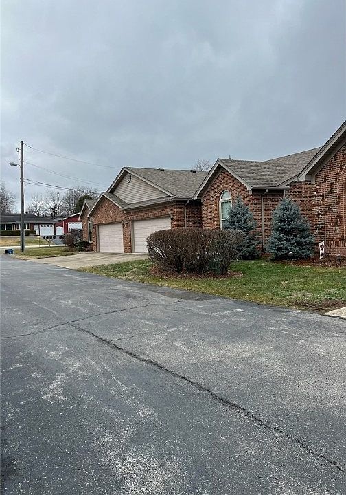 2nd image of 807 S Indiana Avenue #4
