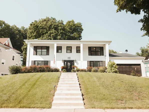 707 1st St NW, Elkader, IA 52043