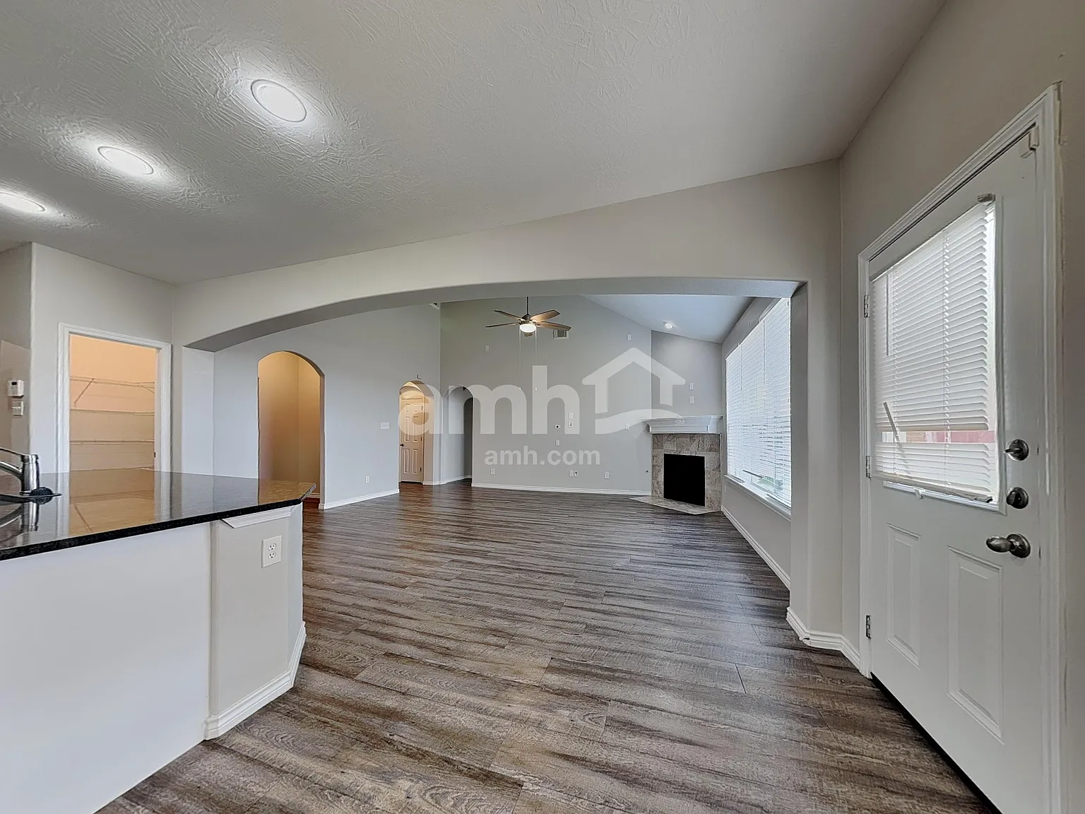 4 bed, 3.5 bath, 3677 sqft, $3,395 — Photo 4