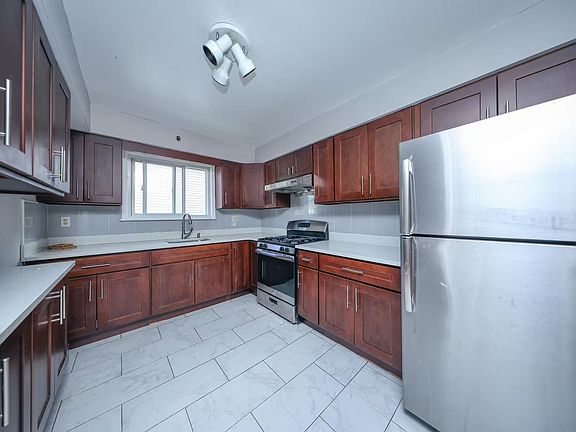 5th image of 25 Mallory Ave #1