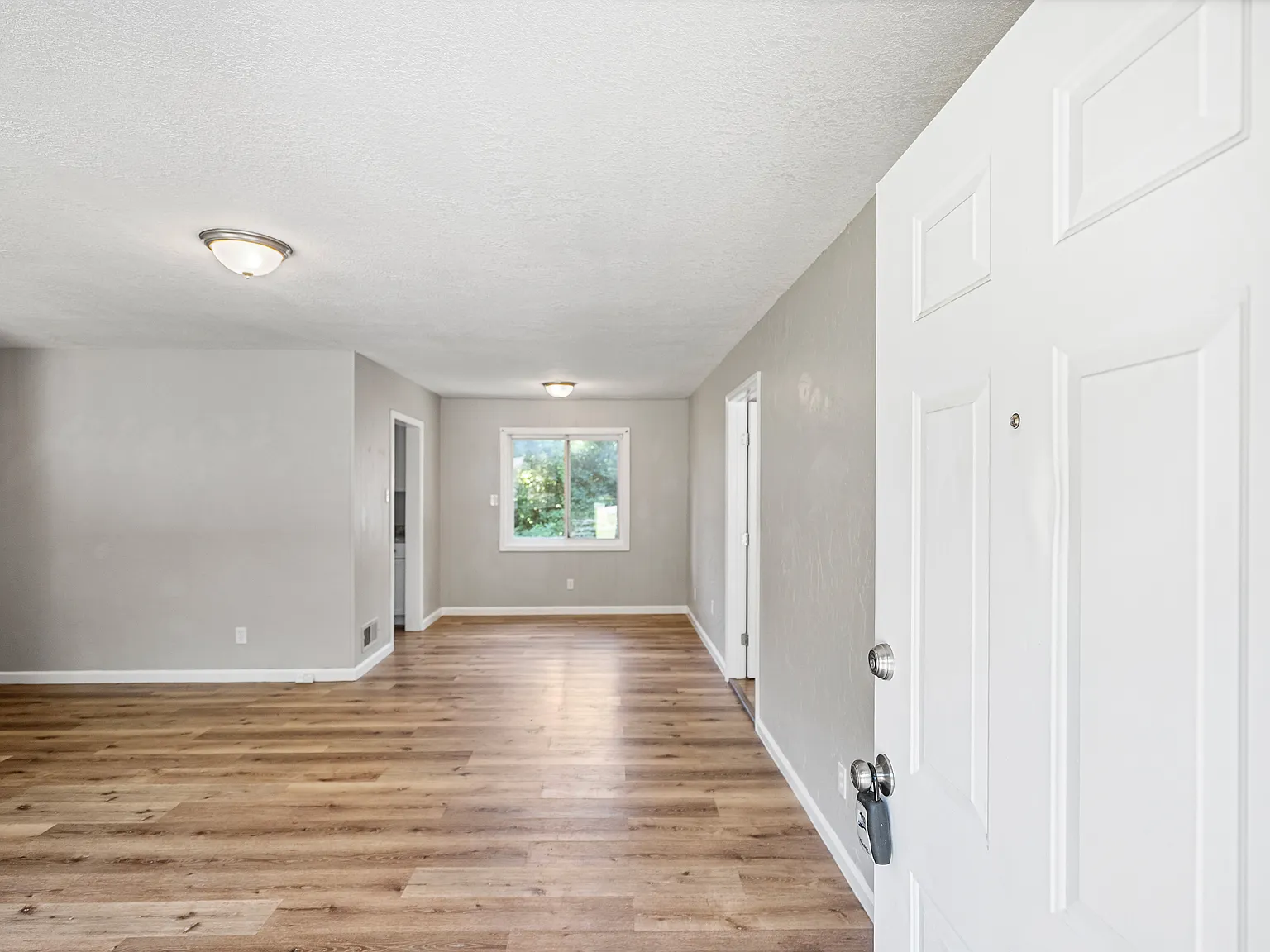 4 bed, 1294 sqft, $1,350 — Photo 4