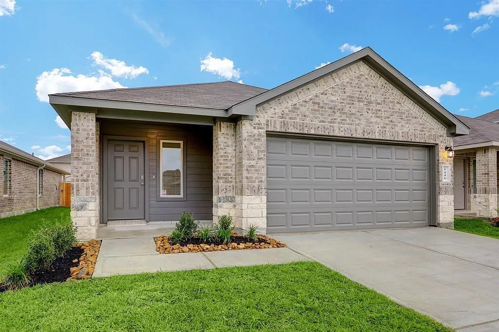 3 bed, 2.0 bath, 1489 sqft, $1,999 — Photo 1
