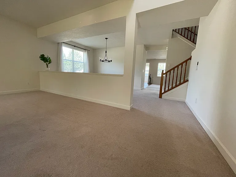 2875 Parkview Dr — Photo 6