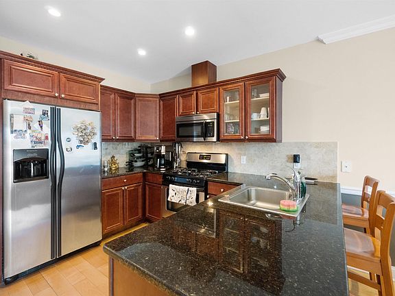 4th image of 769 Montgomery St #502