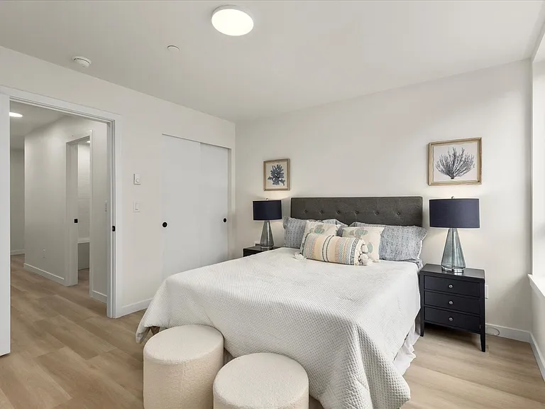 255 E Louisa St — Photo 19
