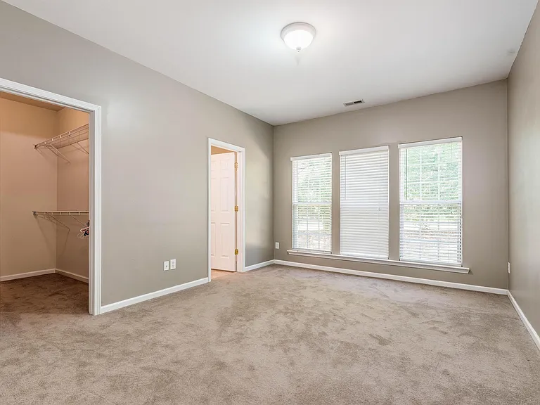 12215 Fox Valley St — Photo 9