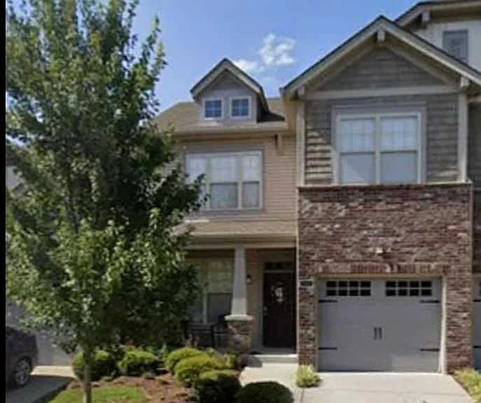 545 Griffin Cir — Photo 1